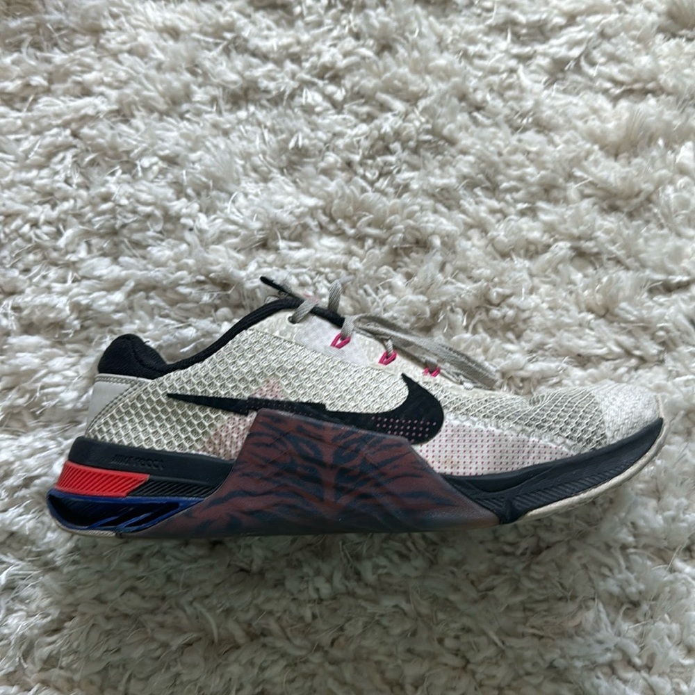 Size 9 Nike Metcon gym shoes